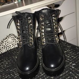 Combat boots